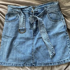 Cute denim skirt blue!